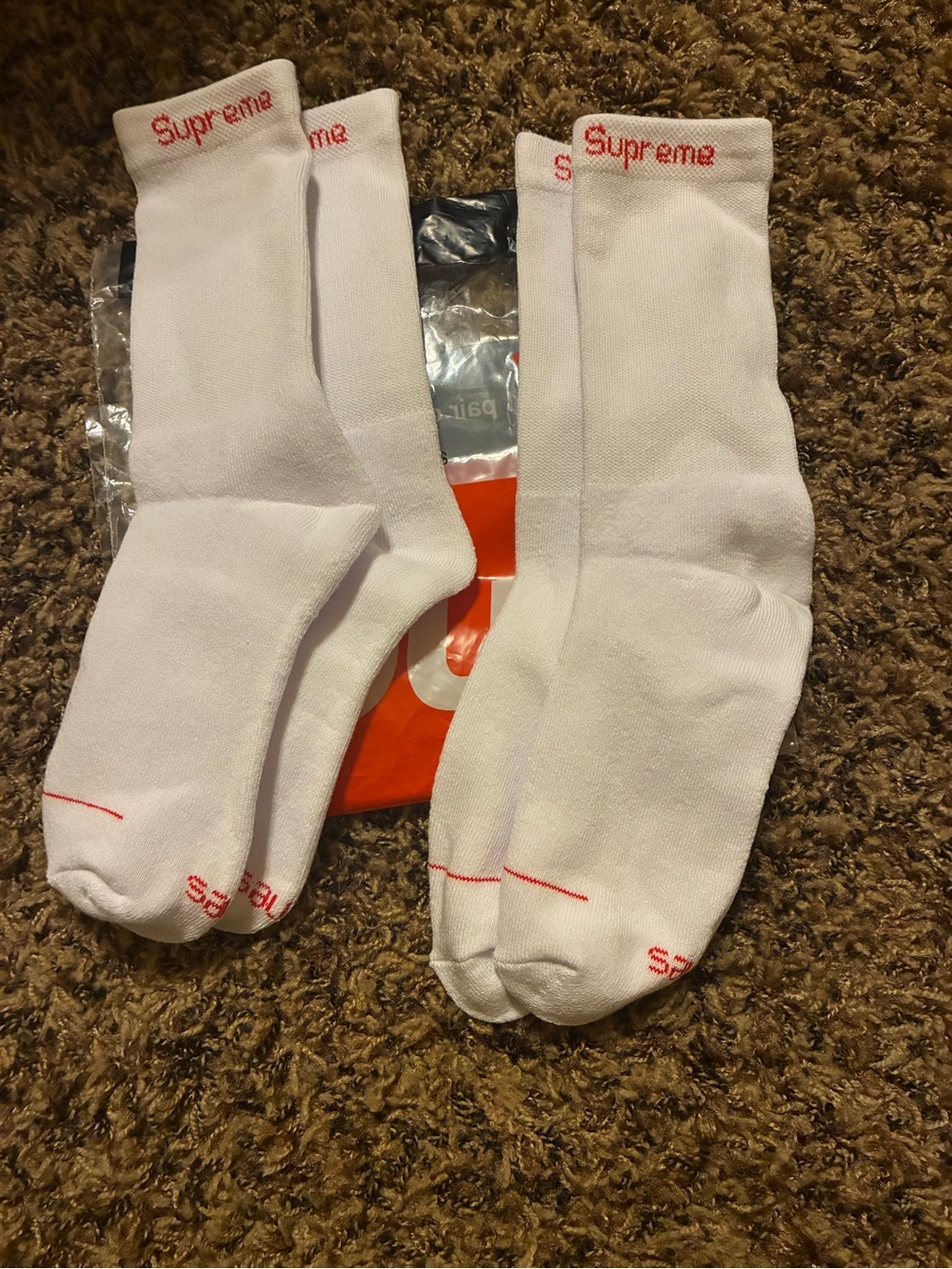 2 pair Hanes x Supreme White Crew Socks